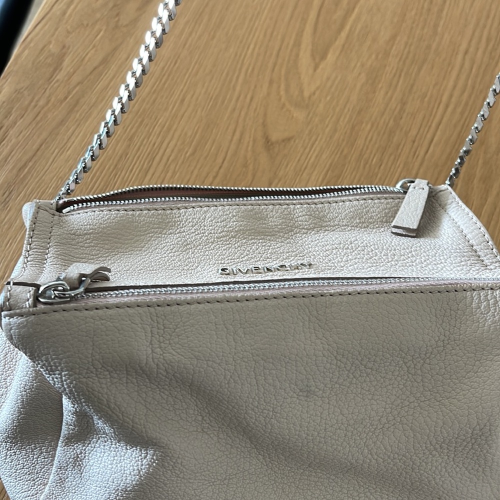 Givenchy White Leather Chain Shoulder Bag - Picture 5 of 5